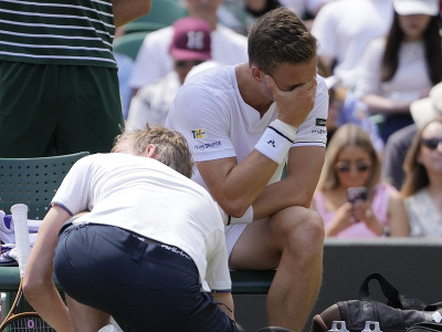 Český tenista Jiří Lehečka musel po zranení zápas s Medvedevom skrečovať