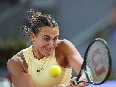 Aryna Sabaleková odvracia úder počas semifinále turnaja WTA v Madride