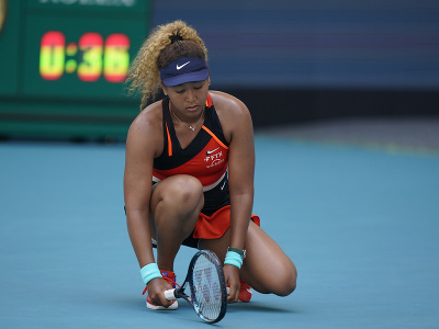 Japonská tenistka Naomi Osaková smúti po prehratom finále v Miami