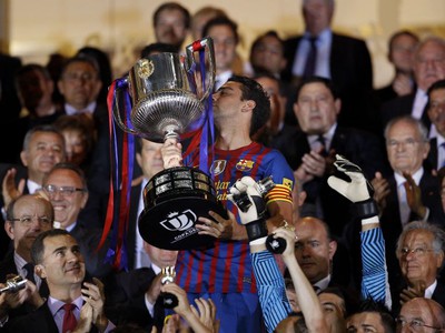 Xavi sa teší zo zisku trofeje
