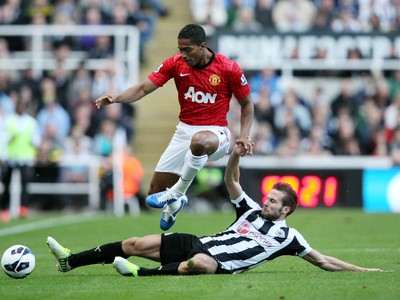 Antonio Valencia a Yohan Cabaye