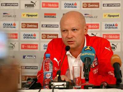 Ivan Hašek počas tlačovej