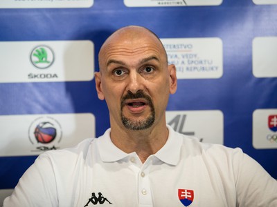 Nový tréner mužskej basketbalovej reprezentácie Slovenska Žan Tabak počas tlačovej konferencie 