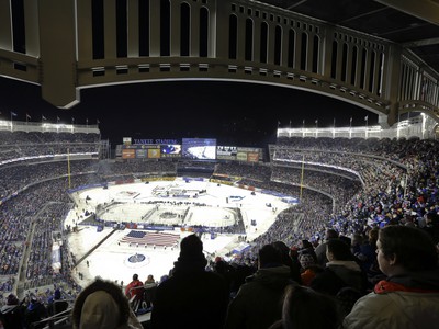 Hokejisti si druhý tohtotýždňový zápas pod holým nebom v New Yorku riadne užili