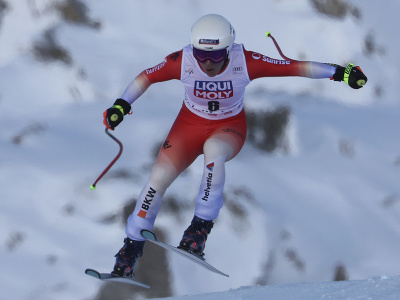 Švajčiarska lyžiarka Jasmine Fluryová na trati v zjazde žien Svetového pohára vo francúzskom Val d'Isere