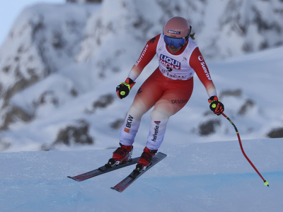 Švajčiarska lyžiarka Joana Hählenová na trati v zjazde žien Svetového pohára vo francúzskom Val d'Isere