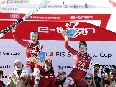 Rakúske lyžiarky Stephanie Venierová a Christina Agerová