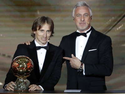 Chorvátsky futbalista Luka Modrič z Realu Madrid dostal ocenenie Zlatá lopta francúzskeho magazínu France Football za rok 2018