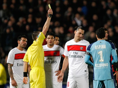 Zlatan Ibrahimovič inkasuje žltú kartu