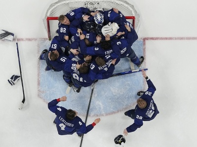 Víťazné oslavy hokejistov Fínska po zisku zlata