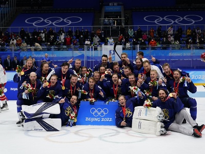 Fínski hokejisti so zlatými medailami po finálovom triumfe s Ruskom