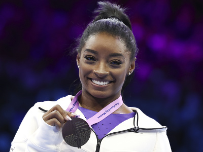 Americká gymnastka Simone Bilesová získala rekordnú 22. zlatú medailu