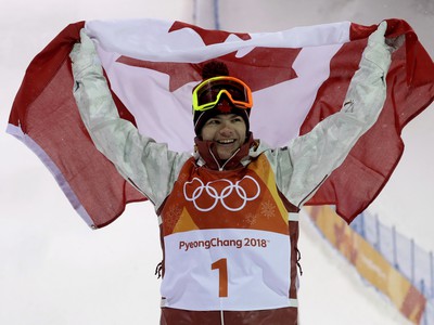 Mikael Kingsbury získal zlatú medailu v akrobatickom lyžovaní