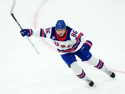 Jack Hughes oslavuje zlatý