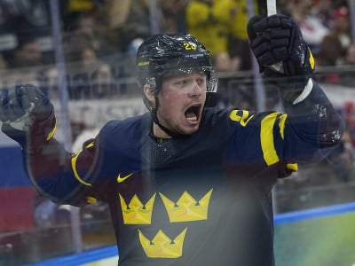 Lucas Raymond oslavuje gól