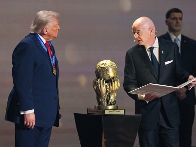 Donald Trump (vľavo), ktorému