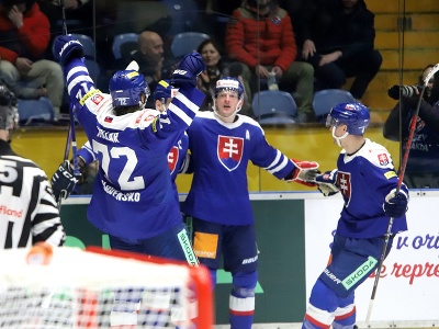 Víťazná radosť hokejistov Slovenska v prípravnom zápase Slovensko - Nemecko