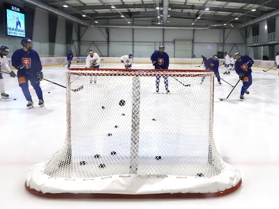 Tréning na ľade počas stretnutia hokejovej reprezentácie SR do 18 rokov pred odjazdom na majstrovstvá sveta U18 do Švajčiarska