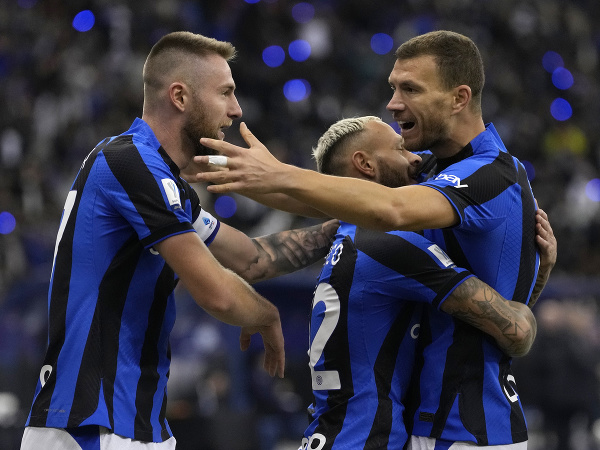 Futbalisti Interu Miláno sa tešia z gólu s Milanom Škriniarom