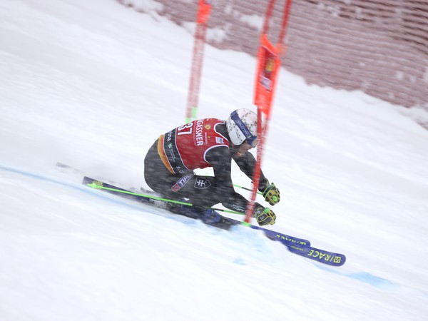 Slovenský lyžiar Adam Žampa na trati v 1. kole obrovského slalomu Svetového pohára v talianskom stredisku Santa Caterina Valfurva