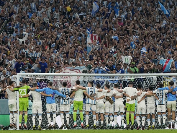 Argentína oslavuje postup do