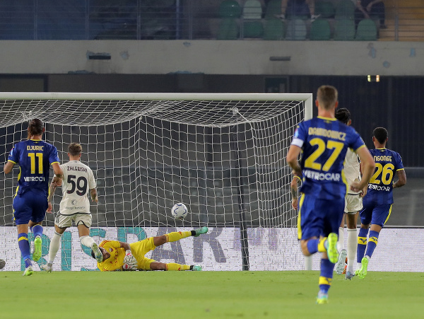 Ondrej Duda strieľa svoj premiérový gól v drese Hellasu