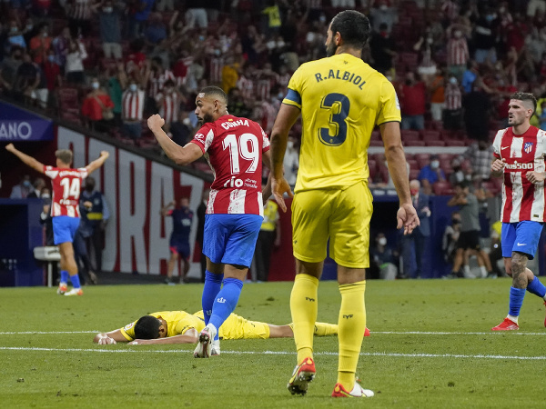 Smutní hráči Villarrealu, ktorý inkasovali vlastný gól v posledných sekundách zápasu