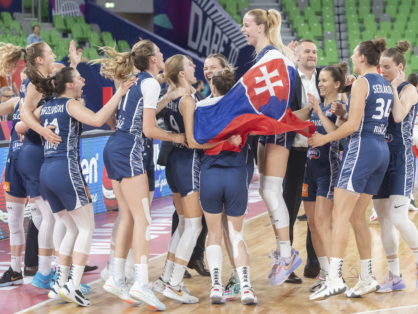 Na snímke slovenské basketbalistky sa radujú po víťazstve nad Tureckom v zápase D-skupiny na ME v basketbale žien Turecko - Slovensko v slovinskej Ľubľane 