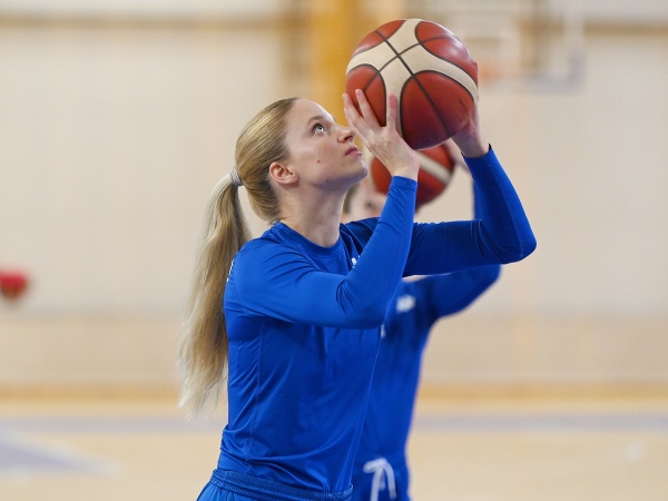 Na snímke reprezentantka Slovenska v basketbale žien Terézia Páleníková počas prvého prípravného bloku reprezentačný zrazov pred majstrovstvami Európy 2023 v Piešťanoch