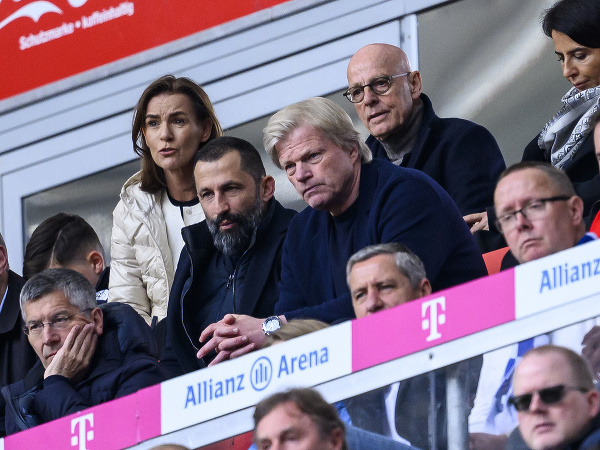 Oliver Kahn sleduje stretnutie Bayernu Mníchov