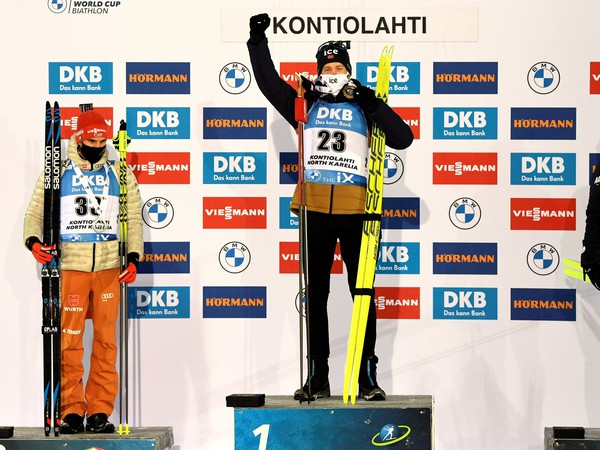 Arnd Peiffer, Tarjei Bö a Johannes Thingnes Bö na stupni víťazov
