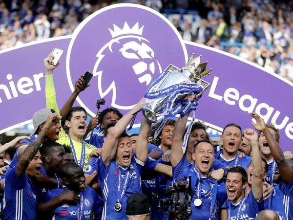 Chelsea oslavuje ligový titul