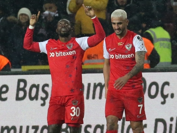 Christian Atsu oslavuje gól v drese Atakas Hatayspor