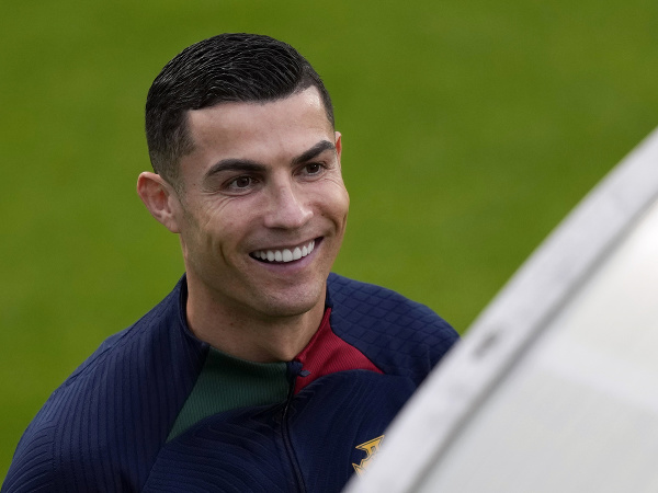Cristiano Ronaldo počas tréningu portugalskej reprezentácie pred MS v Katare