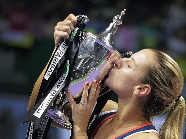Dominika Cibulková s trofejou pre víťazku