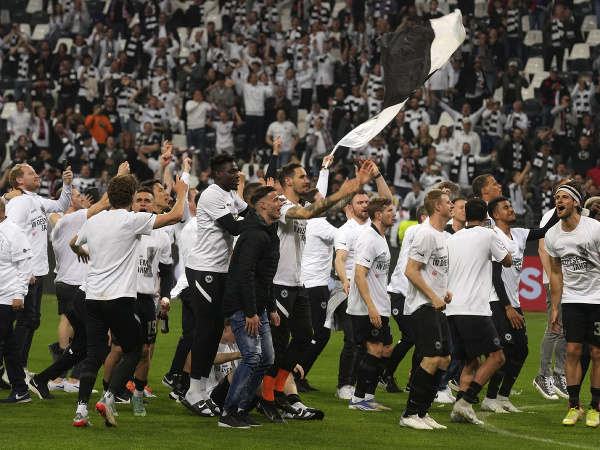 Oslavy Frankfurtu po postupe do finále Európskej ligy