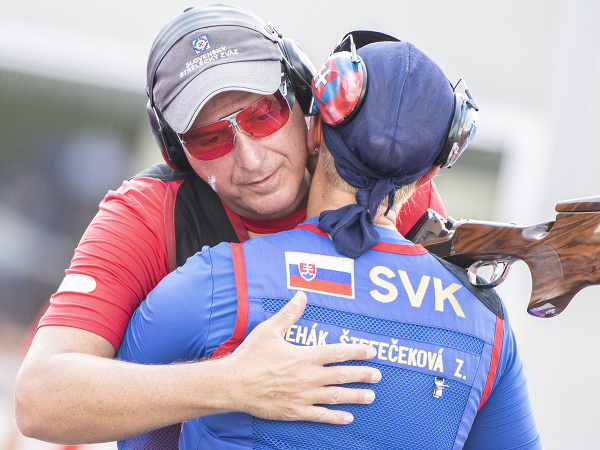 Na snímke slovenskí reprezentanti v športovej streľbe Zuzana Rehák Štefečeková s Erikom Vargom 