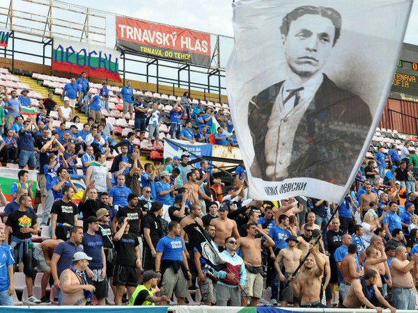 Fanúšikovia Levski počas zápasu v Trnave