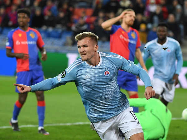 Jurij Medveděv (Slovan) sa teší z gólu počas prvého zápasu osemfinále Európskej konferenčnej ligy