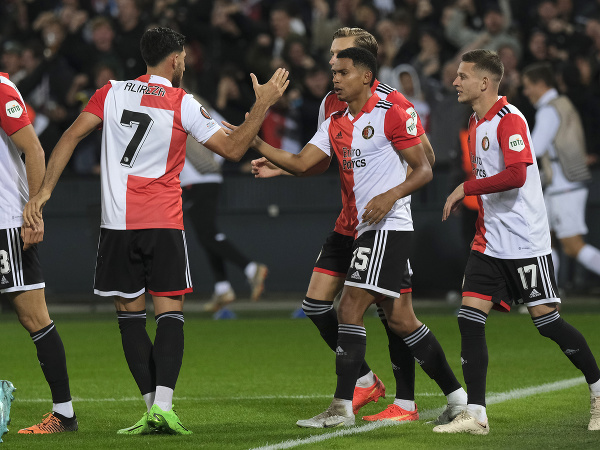 Hráči Feyenoordu sa radujú z gólu