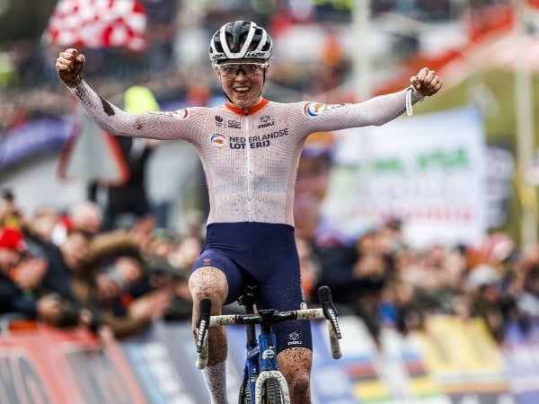 Holandská reprezentantka v cyklokrose Fem van Empelová triumfovala v ženskej kategórii elite na MS.