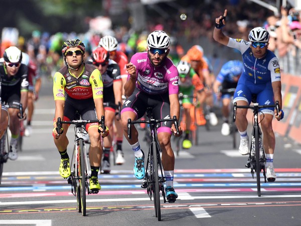 Kolumbijský cyklista Fernando Gaviria zvíťazil v 12. etape pretekov Giro d'Italia z Forli do Reggio nell'Emilia