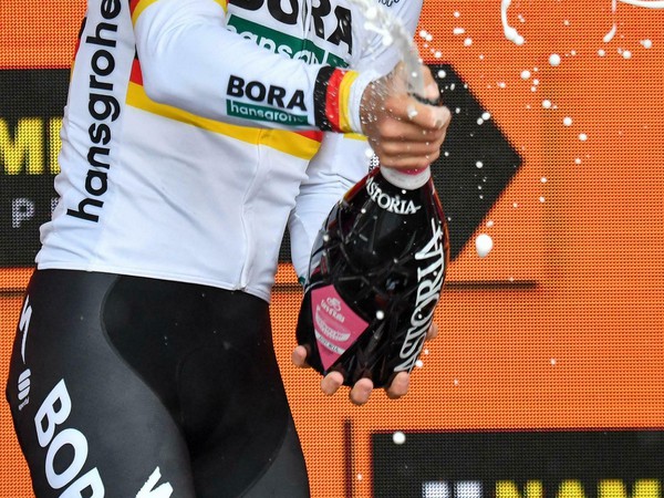Nemecký cyklista Pascal Ackermann sa raduje z víťazstva v 5. etape 102. ročníka cyklistických pretekov Giro d'Italia