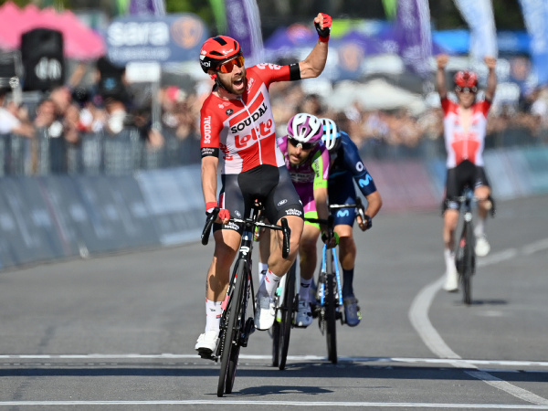 Belgický cyklista Thomas De Gendt z tímu Lotto-Soudal zvíťazil v sobotnej 8. etape 105. ročníka ročníka pretekov Giro d´Italia