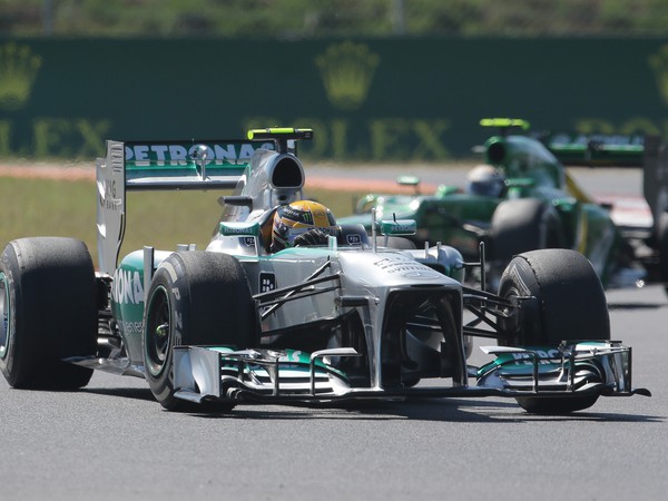 Lewis Hamilton počas prvého piatkového tréningu