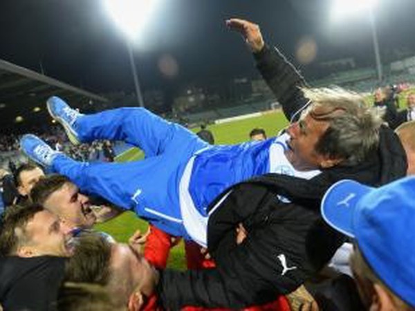 Slovenskí futbalisti vyhadzujú trénera Jána Kozáka