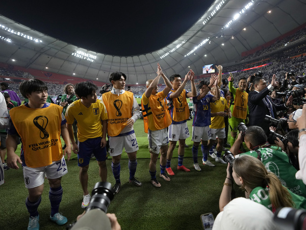 Japonskí futbalisti sa tešia po výhre nad Nemeckom