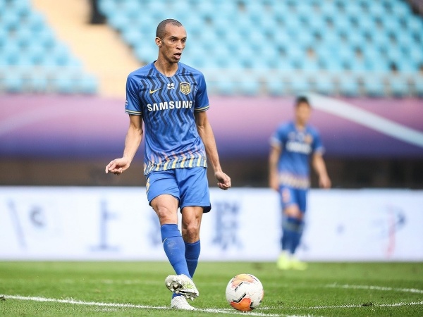 Brazílčan Joao Miranda v drese Jiangsu Suning F.C.