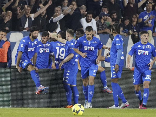 Hráči Empoli sa radujú z gólu