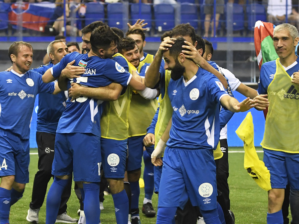 Radosť hráčov Azerbajdžanu po víťazstve v zápase štvrťfinále ME v malom futbale Slovensko – Azerbajdžan v Košiciach